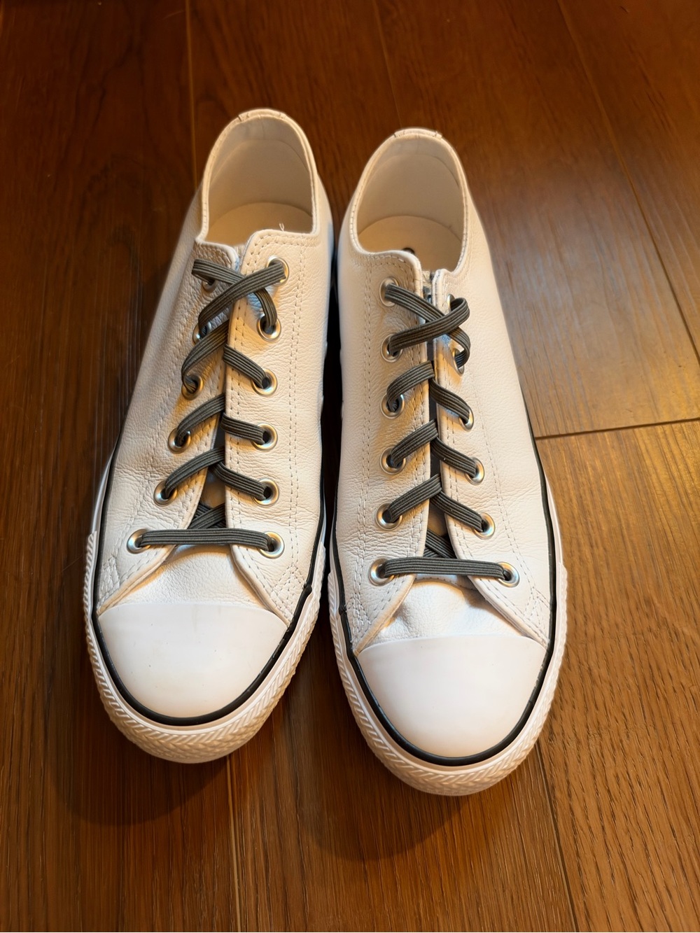 Converse White Low-Top leather Sneakers with Gray Laces